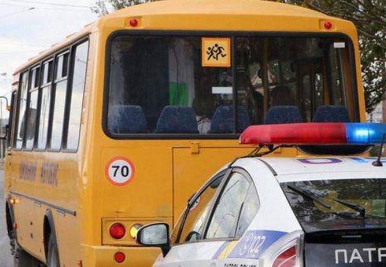 Автобус з учнями з Дніпра потрапив у ДТП