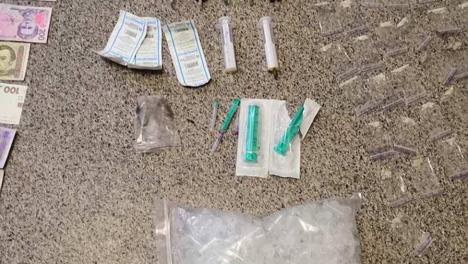 У Новомосковську велику партію наркотиків вилучили у 17-річного наркоторговця