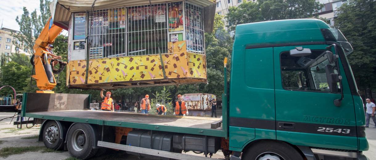 В Днепре продолжается борьба с наливайками