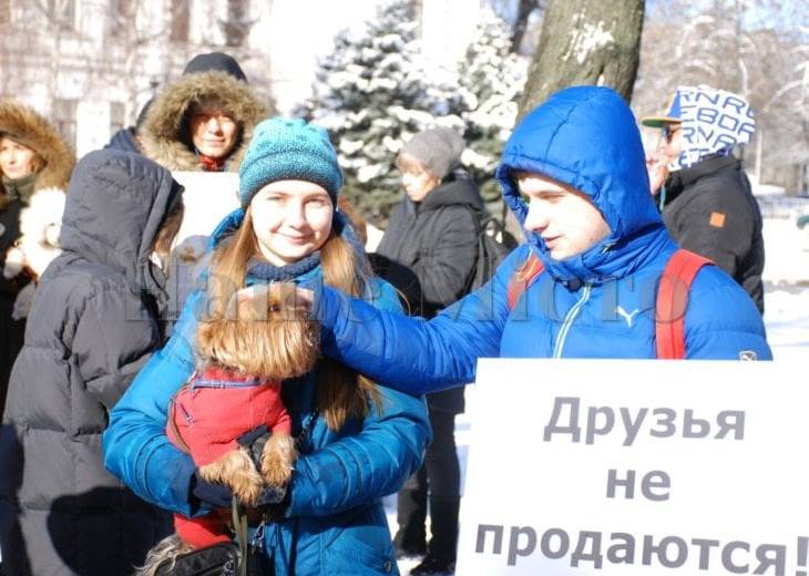 Друзей не продают и не меняют на газ: в Днепре возле ОГА прошел митинг (ФОТО,ВИДЕО)