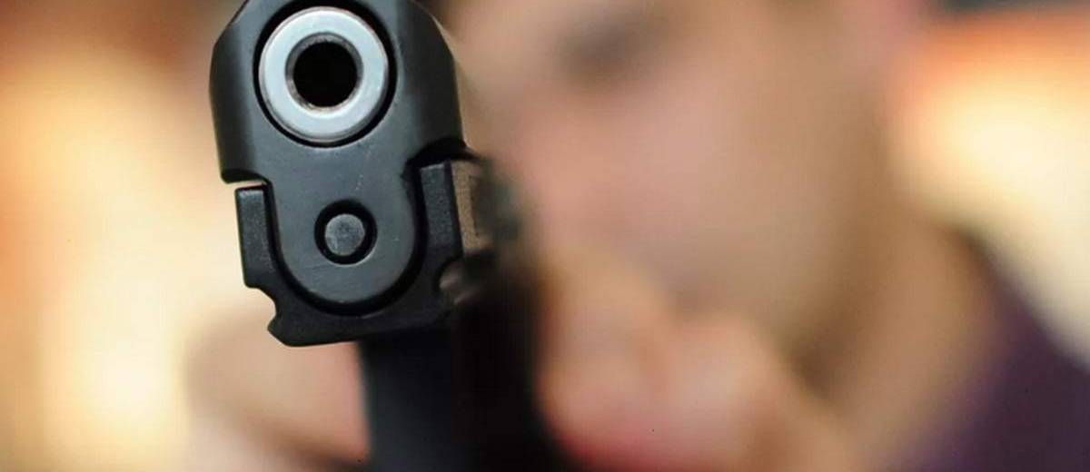 В Днепре подростки устроили стрельбу возле детской площадки