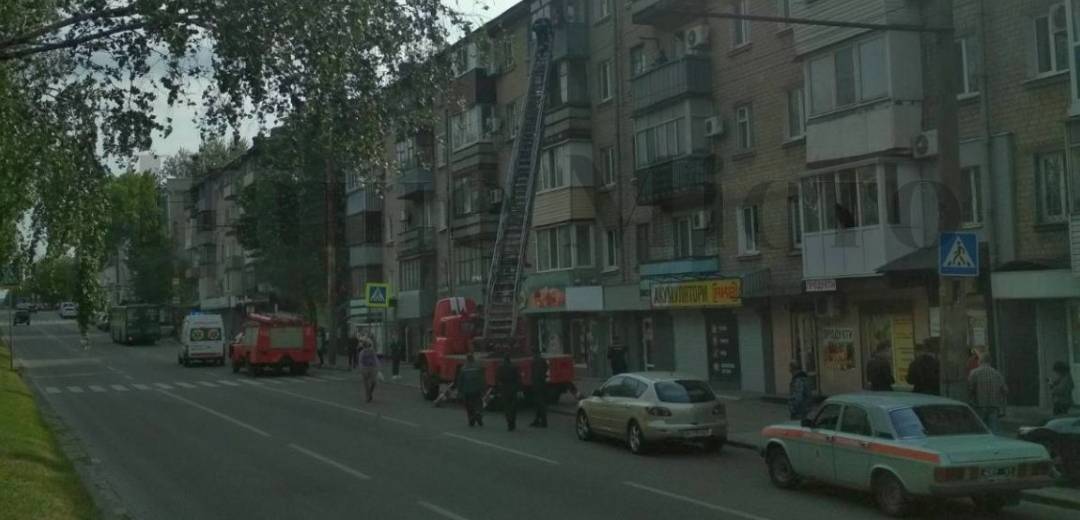 В Днепре спасатели из огня достали девочку