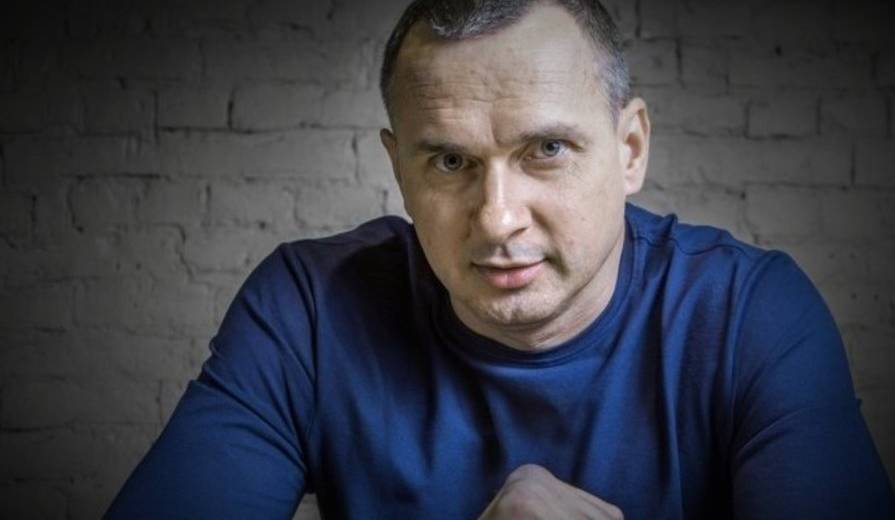 Освобожденный Зеленским Сенцов заявил, что ему стыдно за президента после инцидента в Золотом