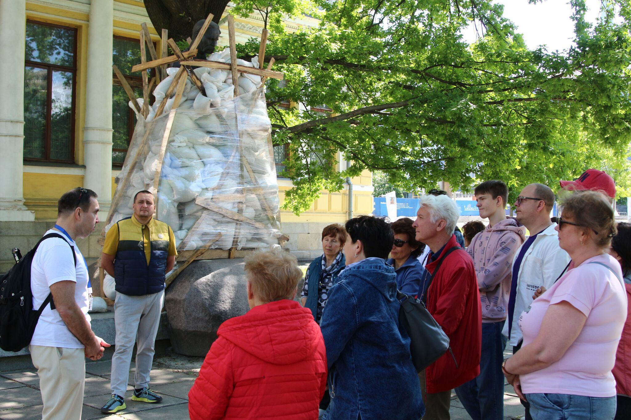 Екскурсію центральною частиною міста Дніпра для переселенців запропонували в Університеті митної справи та фінансів (фото)