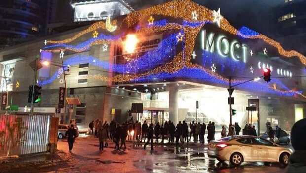 Вночі в «Мост-Сіті» чоловік грозився підірвати гранату