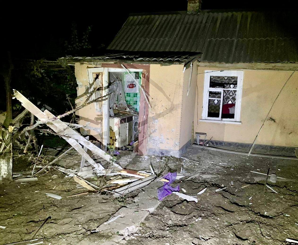 Окупанти накрили “Градами” центр Нікополя, загинув 35-річний чоловік