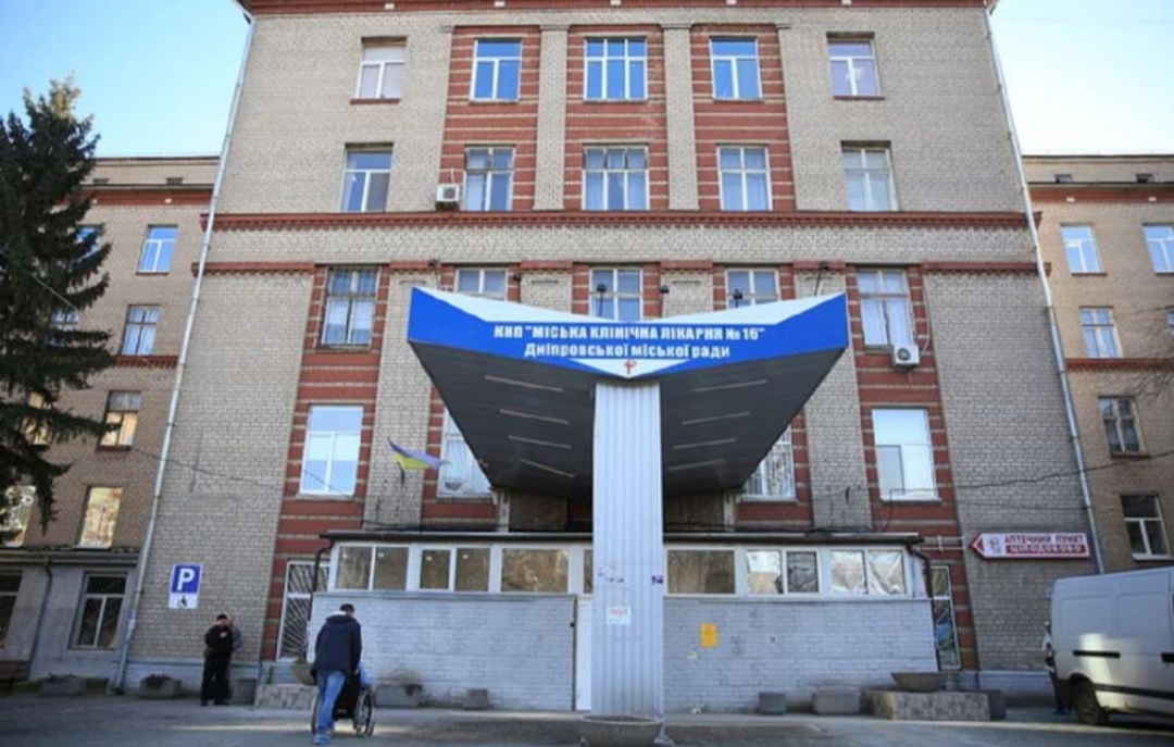У Дніпрі з вікна 16-ї лікарні вистрибнув пацієнт