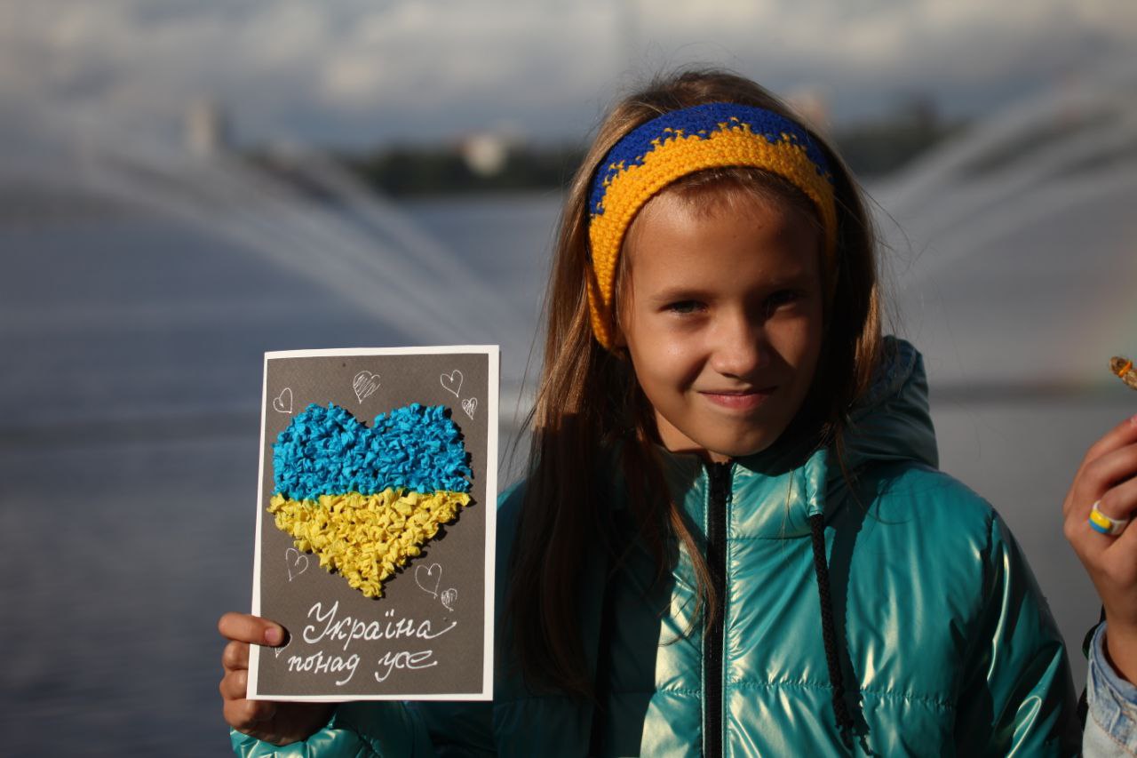 Діти Дніпра зібрали кошти, щоб зігріти бійців