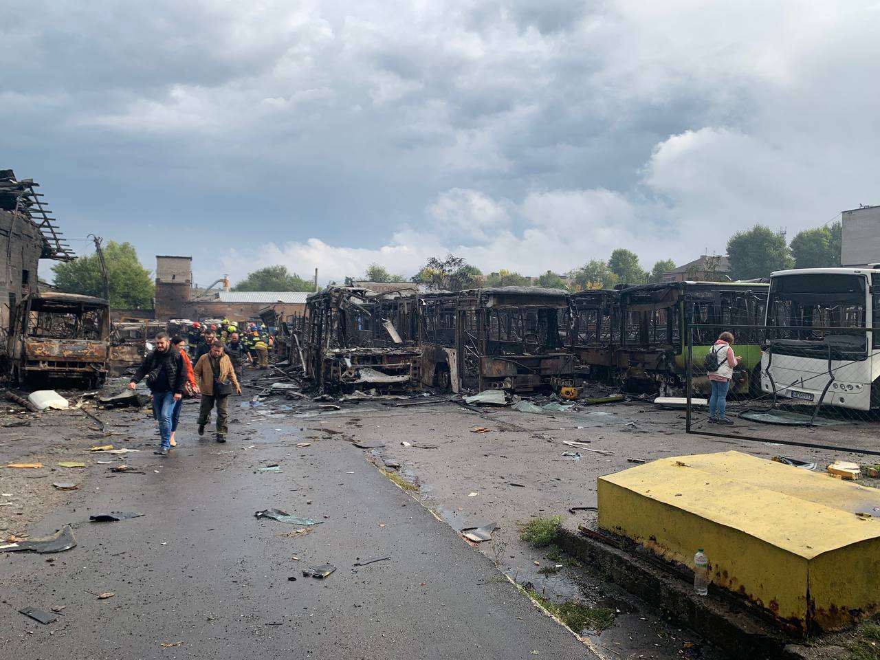 Клічко першим запропонував допомогу. Київ надасть Дніпру 30 пасажирських автобусів