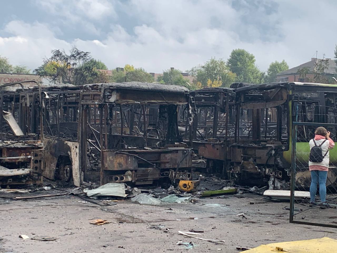 З’явилися фото дніпровського АТП, що постраждало від ракетного удару