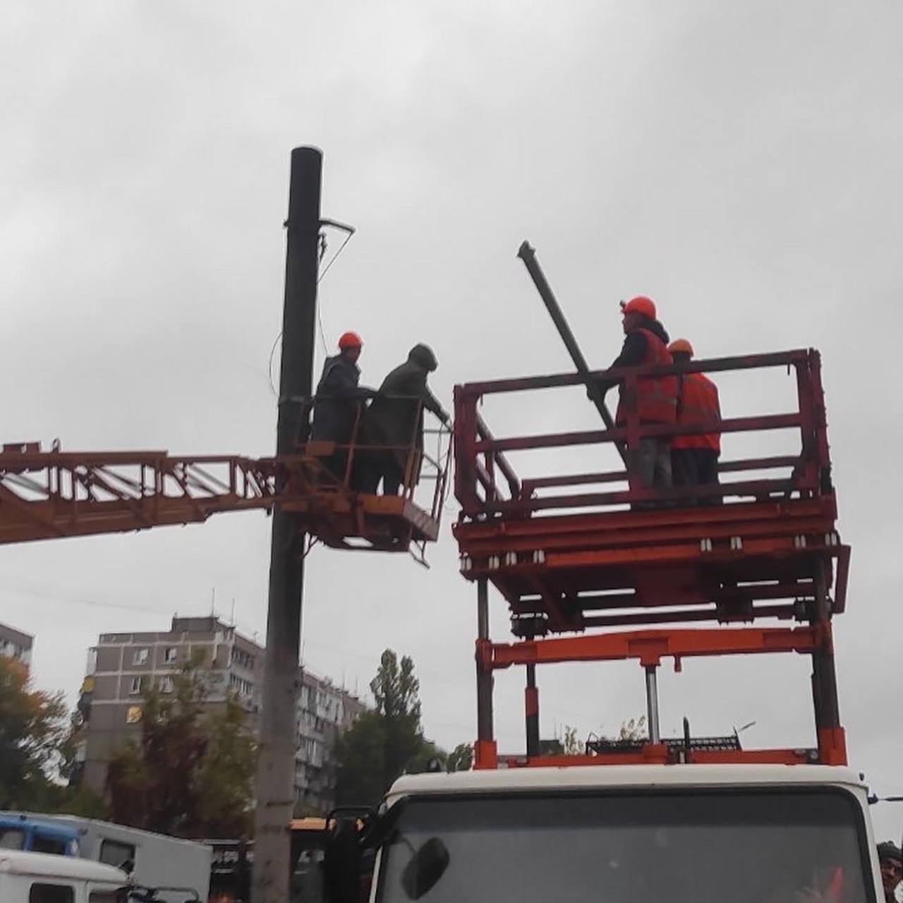 На Калиновій полагодили дорогу, розбиту ракетним ударом