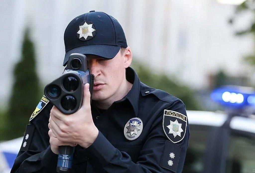 На дорогах області патрульні вимірюватимуть швидкість за допомогою TruCAM на нових ділянках