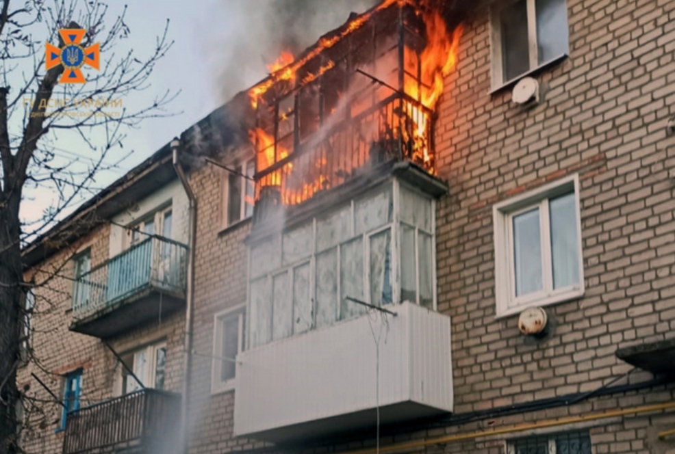 На Дніпропетровщині рятувальники винесли з вогню шестирічну дитину 