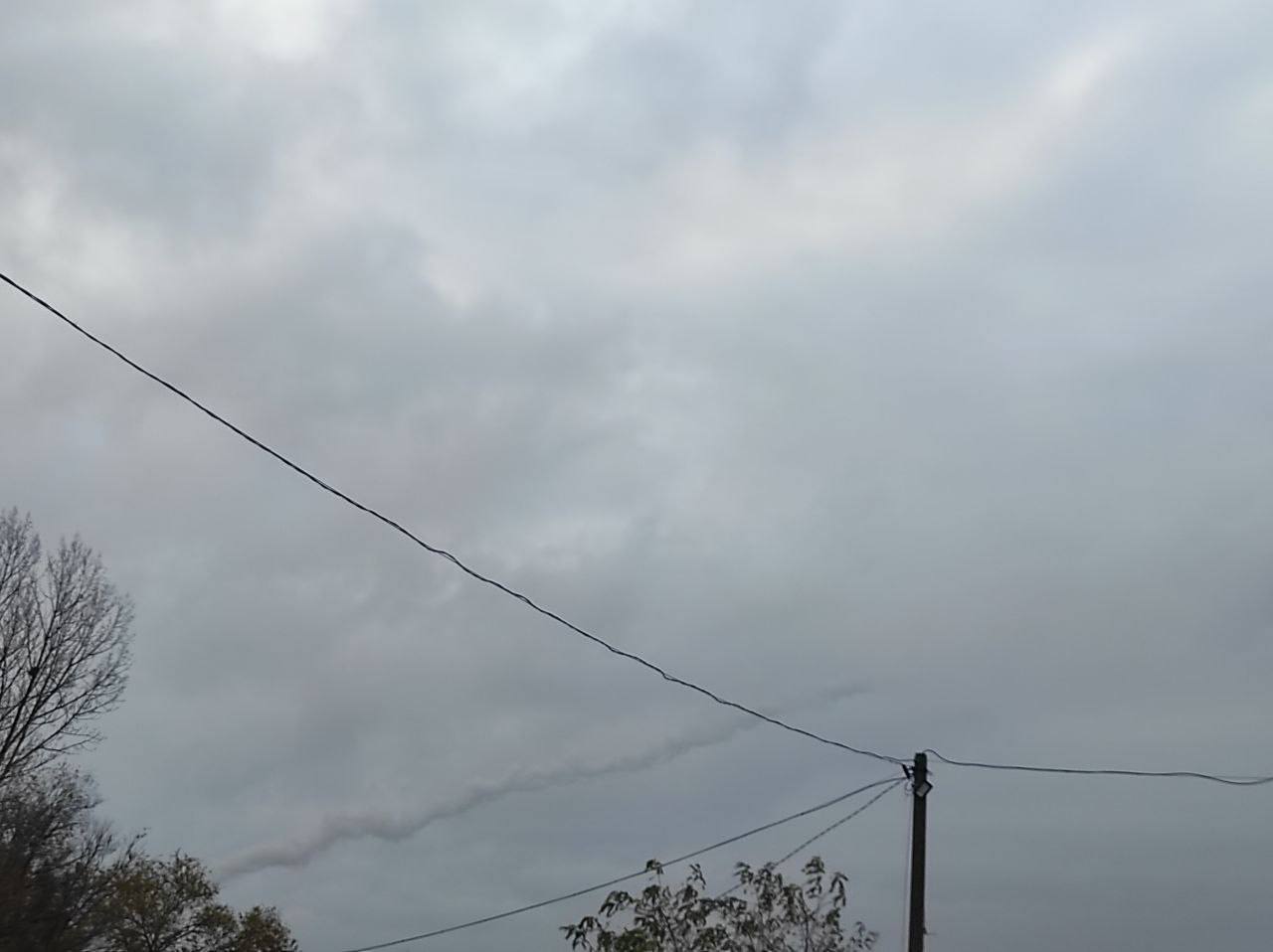 Вибухи у передмісті Дніпра та ракетна загроза. Що відомо?