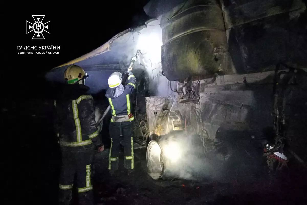 У передмісті Дніпра згоріла сільгосптехніка
