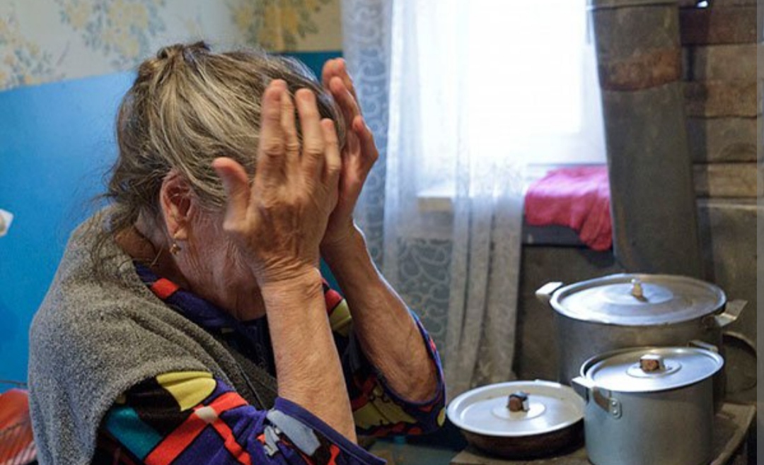 У Дніпрі псевдоволонтерка обікрала бабусю