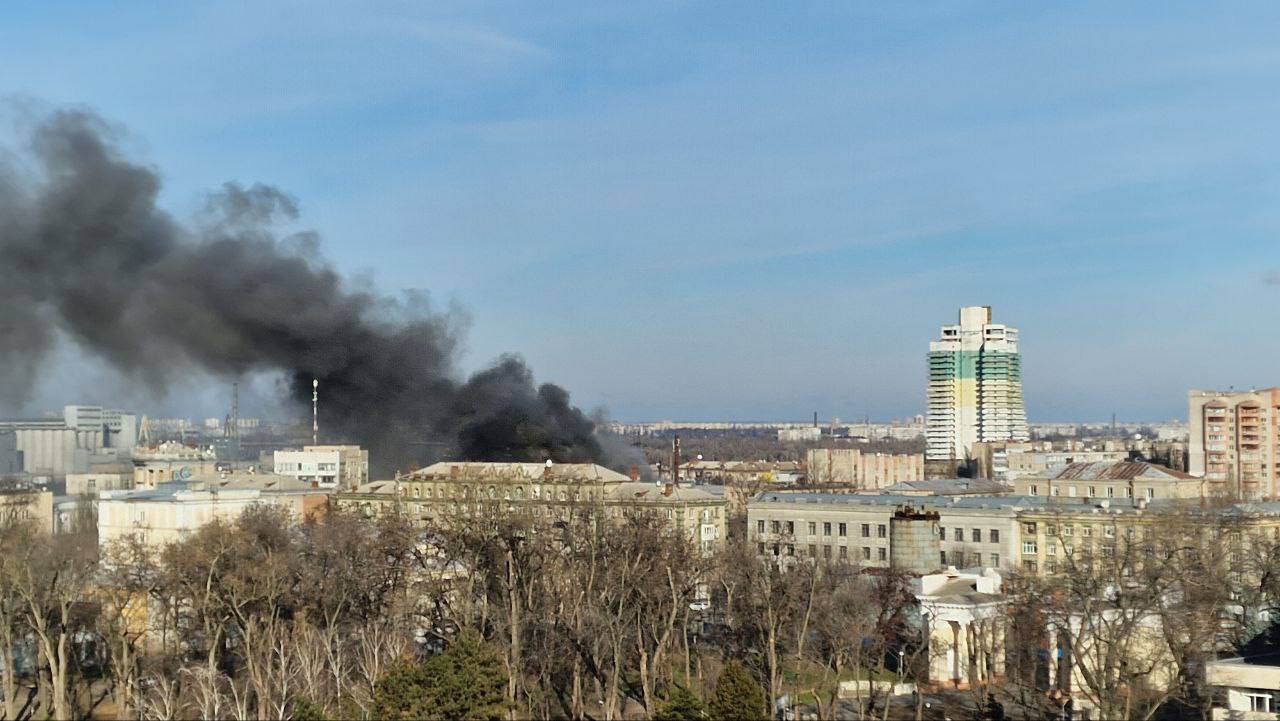 У центрі Дніпра сильна пожежа. Що відомо?