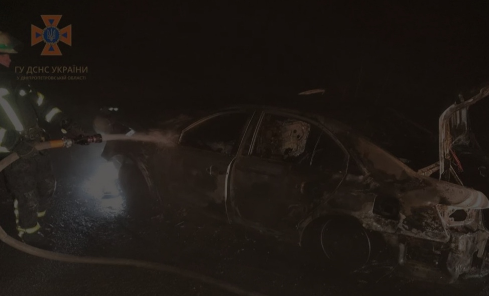 На Дніпропетровщині під час руху спалахнула автівка