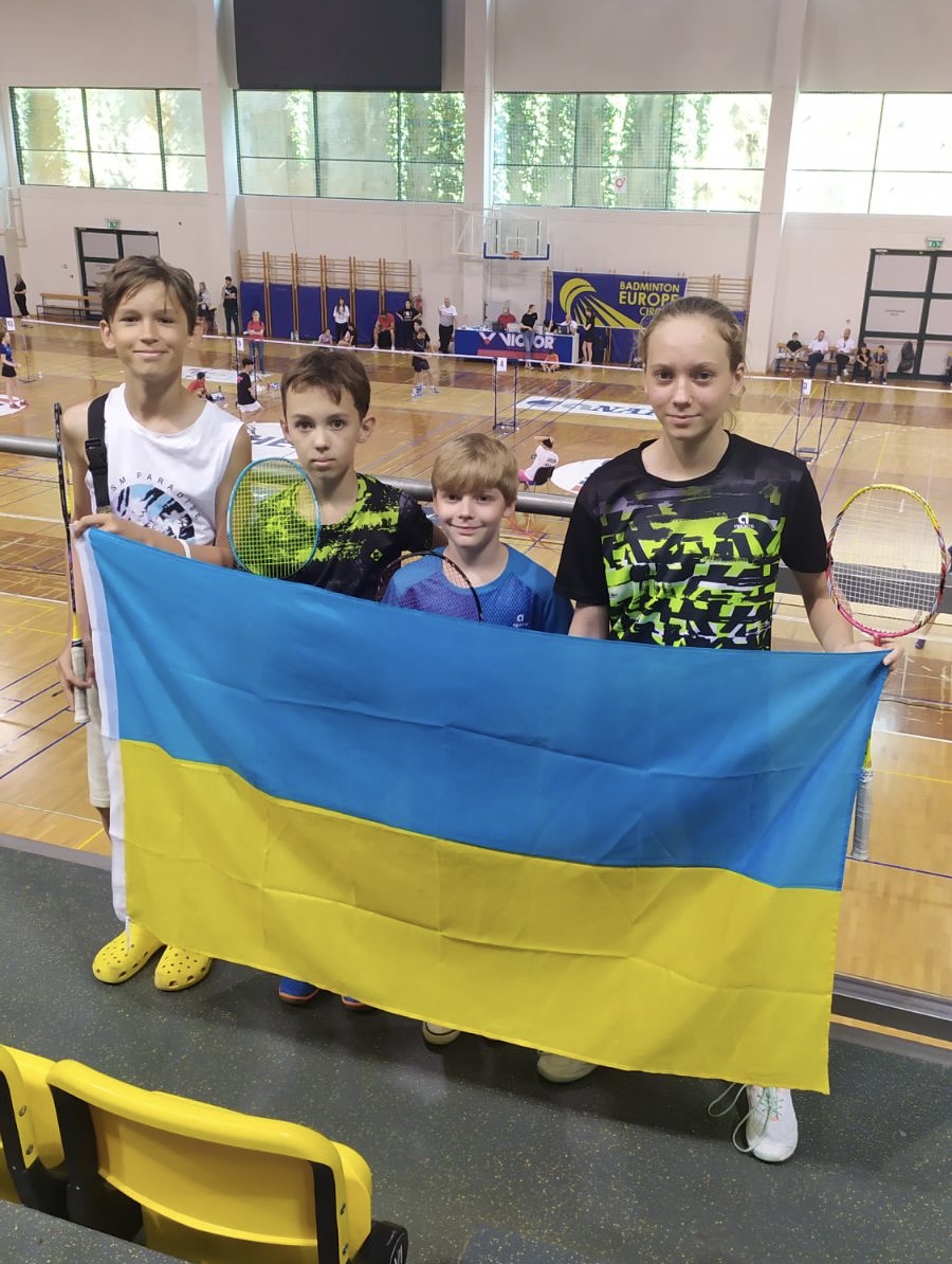 Доброго ранку, ми з Маріуполя! – як працює волонтерський хаб у Дніпрі (ФОТОРЕПОРТАЖ)