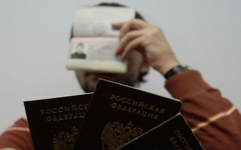 Мошенники из РФ погорели на взятке днепровскому полицейскому (ФОТО)