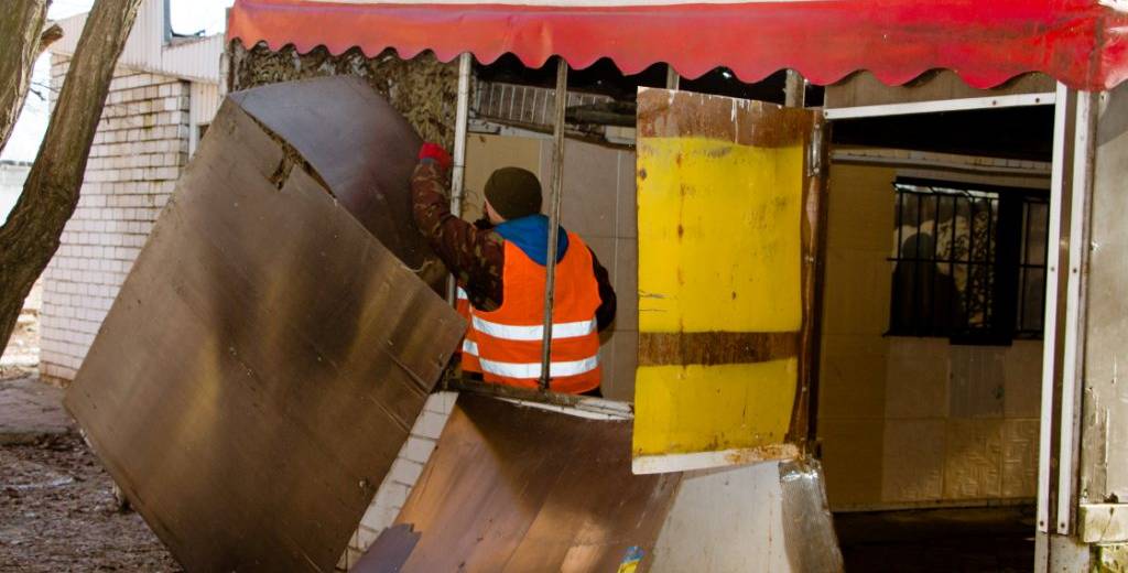 В Днепре демонтировали очередную наливайку: фото