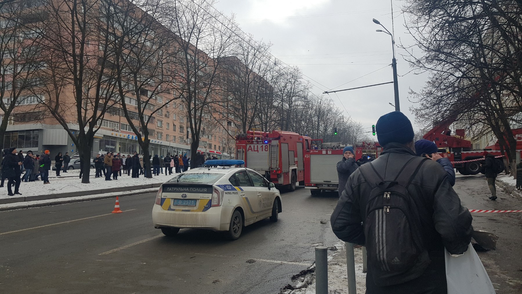 В Днепре уже несколько часов тушат сильнейший пожар: что стало причиной