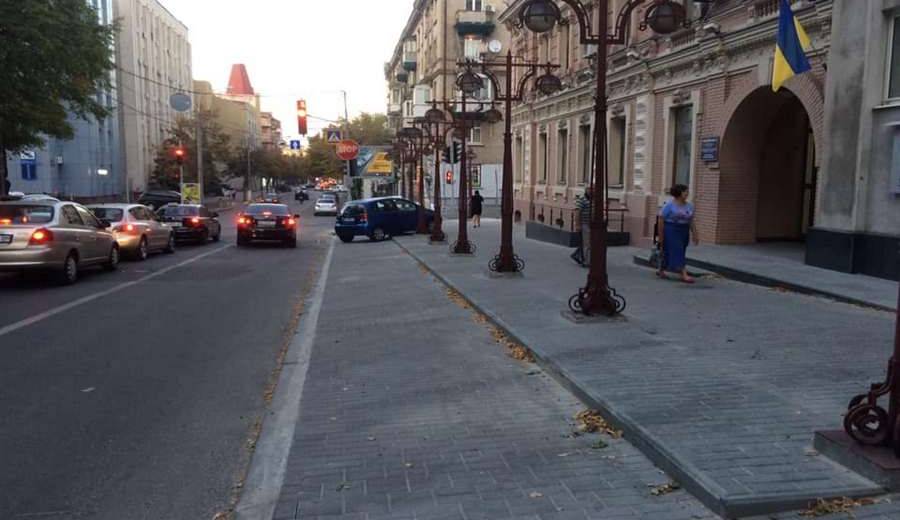 В центре Днепра сделали уникальные парковочные места (ФОТО)