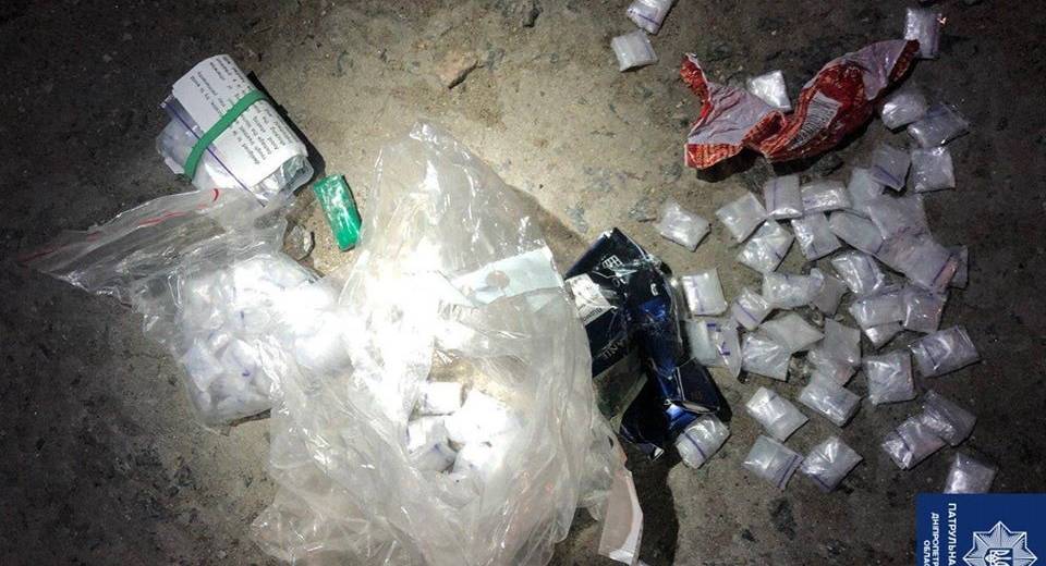 У Дніпрі затримали авто наркоторговця