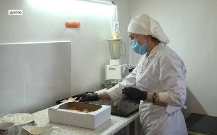 У Дніпрі запрацювала соціальна міні-пекарня: хліб розвозять за адресами покупців (ВІДЕО)