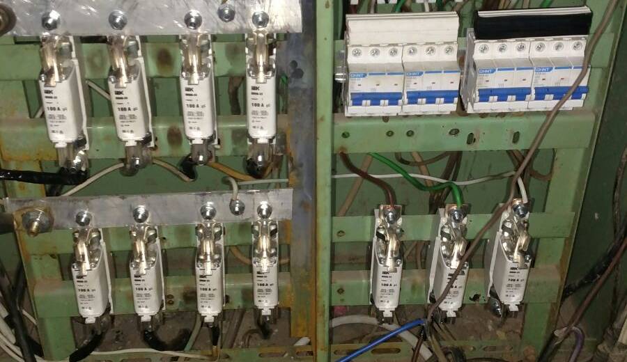 В Днепре улучшают условия жизни: на пр. Поля заменили провода и щитовые (ВИДЕО)