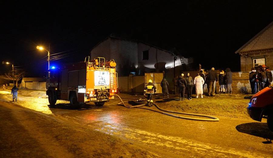 В Днепре сгорел двухэтажный дом: огонь уничтожил 200 кв.м. (ФОТО, ВИДЕО)