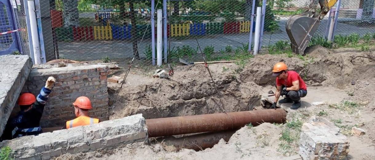 В Днепре активно обновляют теплосети (ФОТО)