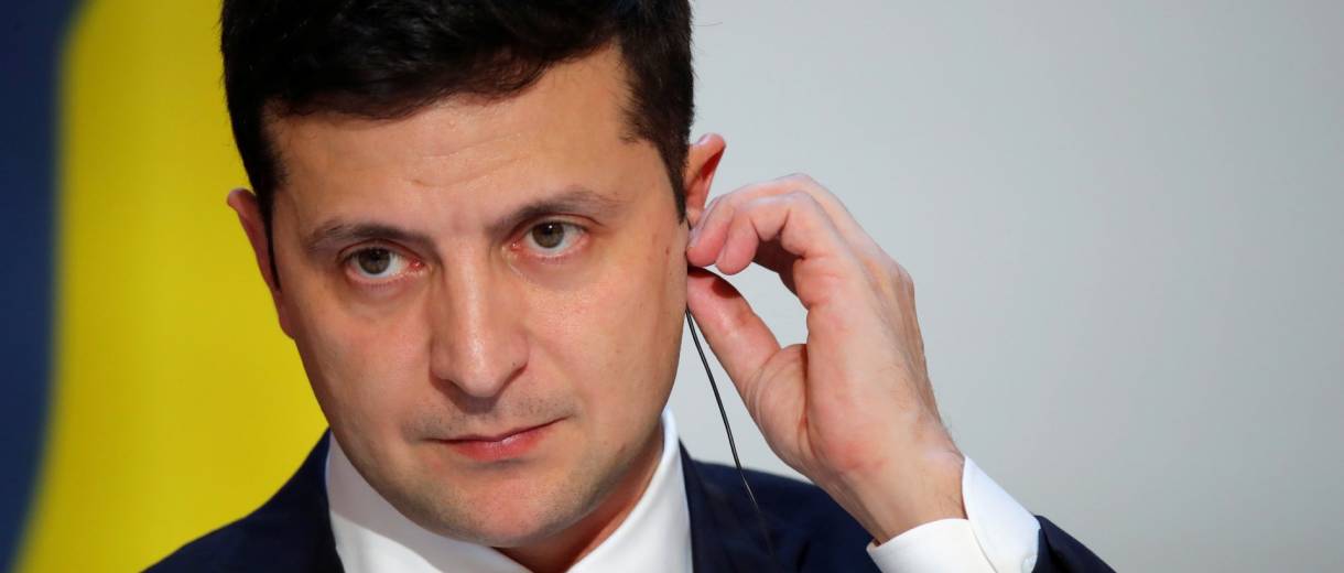 Рейтинг доверия Зеленскому впервые упал ниже 50%
