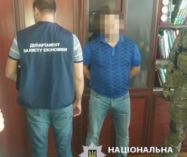 Начальник обласної Держекоінспекції систематично вимагав хабарі з автозаправок