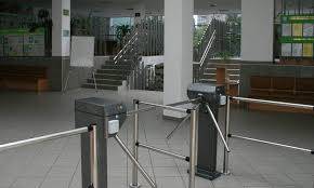 До 15 сентября еще 40 школ Днепра оснастят системой безопасности