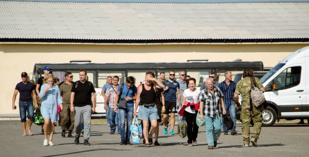 В Днепре для работников мэрии устроили учебные сборы по военной подготовке