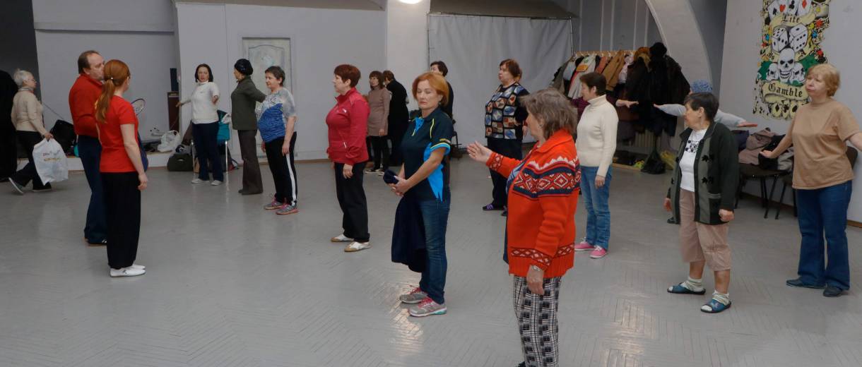В Днепре для слушателей Университета третьего возраста проводят занятия по гимнастике плейстик