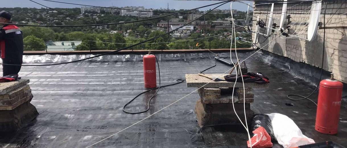 Крыши днепровских домов готовят к холодам (ВИДЕО)