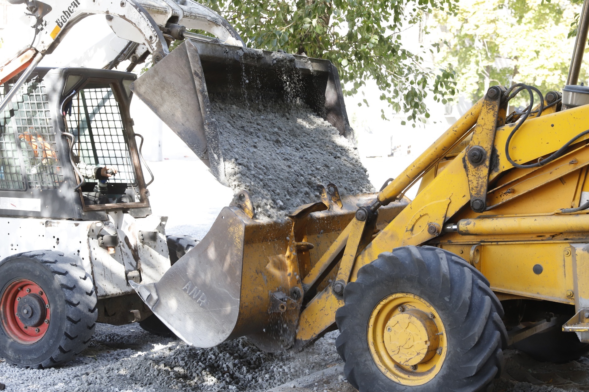 Будут со светом во дворах и дорогами: в Днепре на Богдана Хмельницкого люди радуются переменам (ФОТО)