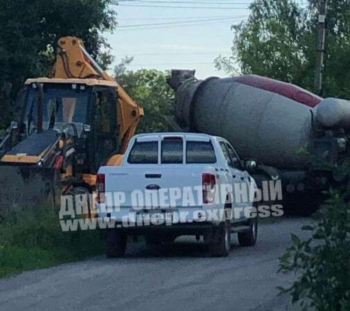 Сработали мгновенно: в Днепре отремонтировали обвалившийся в результате оползня коллектор (ВИДЕО, ФОТО)