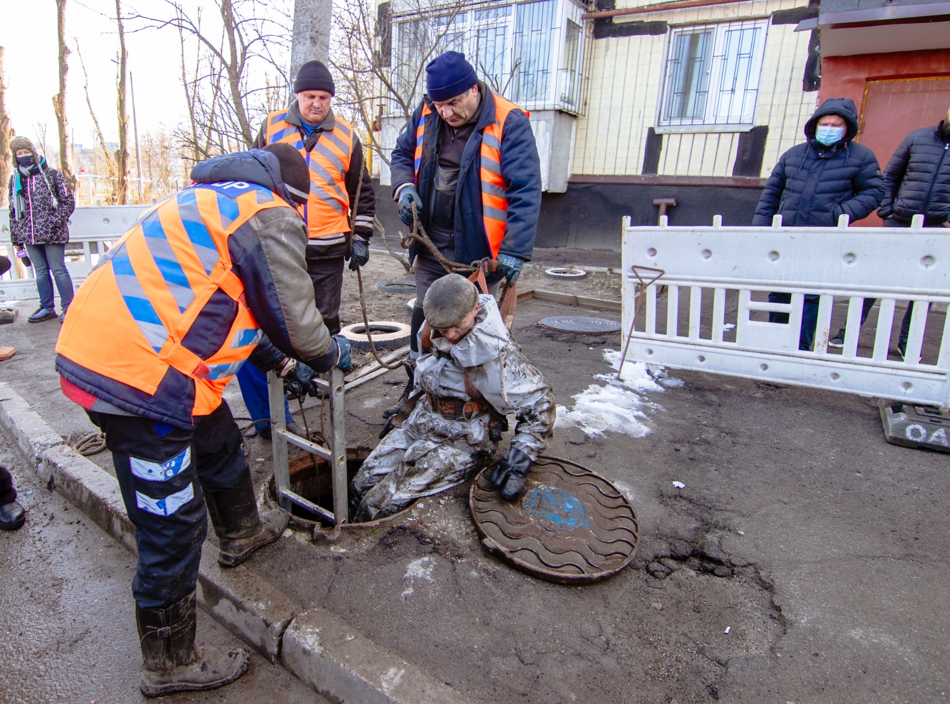 Відновлення критичної інфраструктури потребує часу: комунальники Дніпра працюють цілодобово