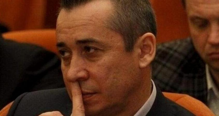 Краснов показал новые границы цинизма: прикрываясь больным отцом под шумок летает в Москву