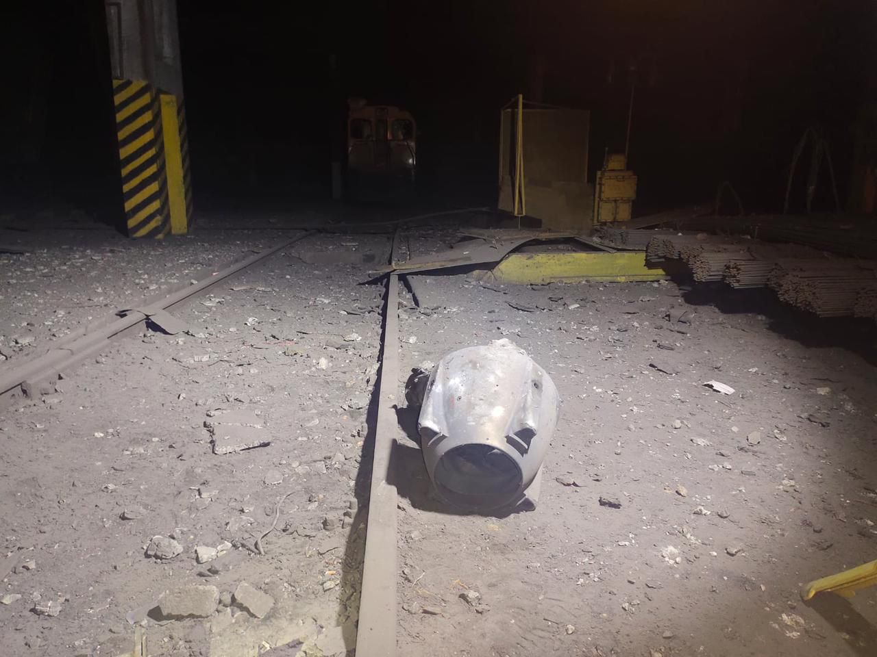 Поліція показала фото з місця ракетного удару у Кривому Розі