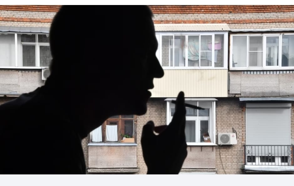 На Дніпропетровщині пропонують заборонити курити на балконах та лоджіях: порушників штрафувати