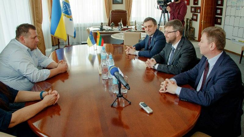 Мэр Днепра встретился с представителями Литвы