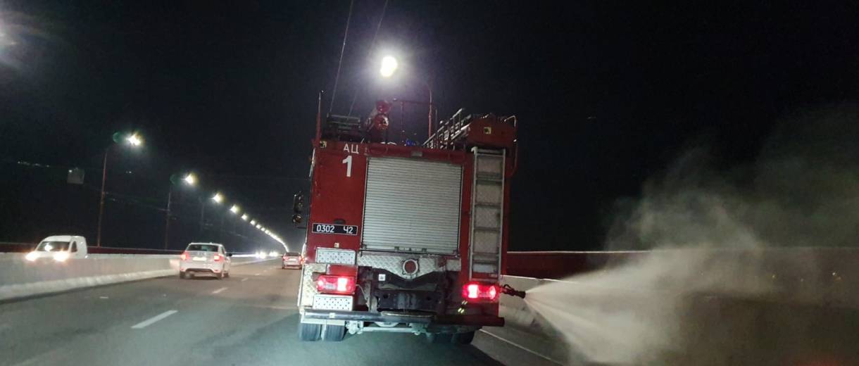 У Дніпрі рятувальники обробили місто спецзасобом