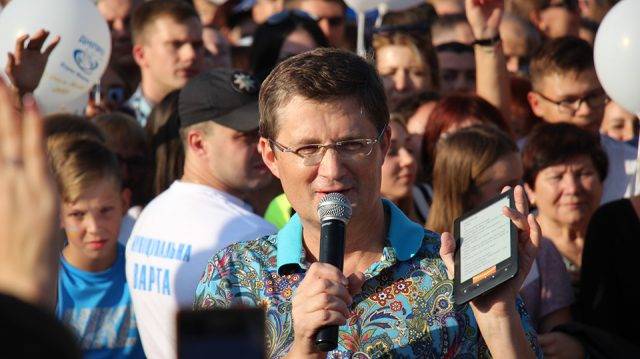 Сотни днепрян поучаствовали в «Караоке на майдане»