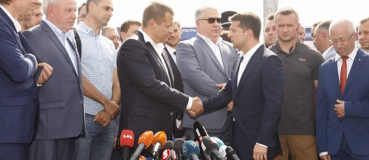 Президент Зеленський визнав, що Центральний міст у Дніпрі був зданий вчасно