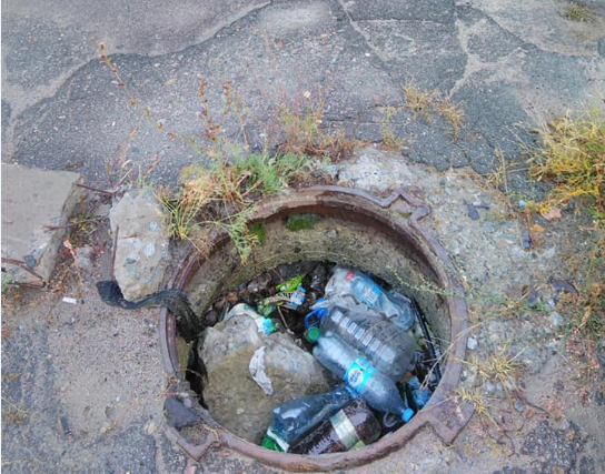 Готовимся к возможным осадкам: что в Днепре находят в ливневках (ФОТО, ВИДЕО)