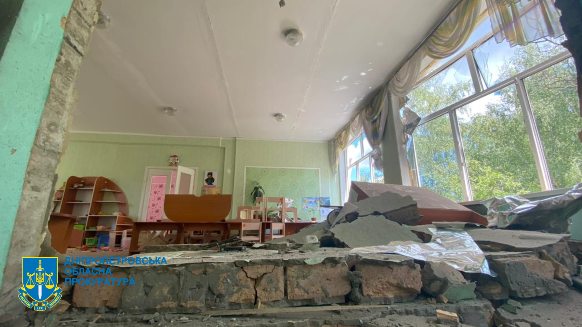 Прокуратура показала наслідки нічного обстрілу Марганця. Фото